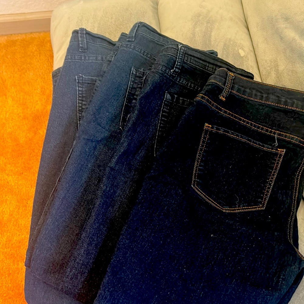 Ladies blue jeans, 4 pants, front zipper